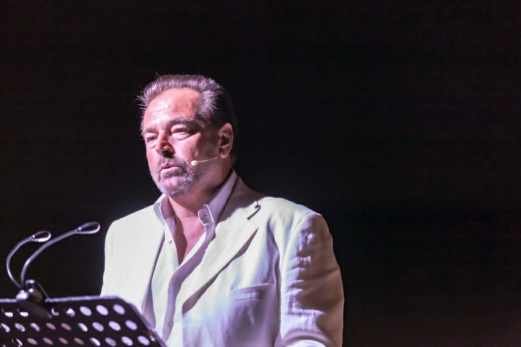 Sebastiano Somma torna a teatro con lo spettacolo "Matilde, l'amore proibito di Pablo Neruda"